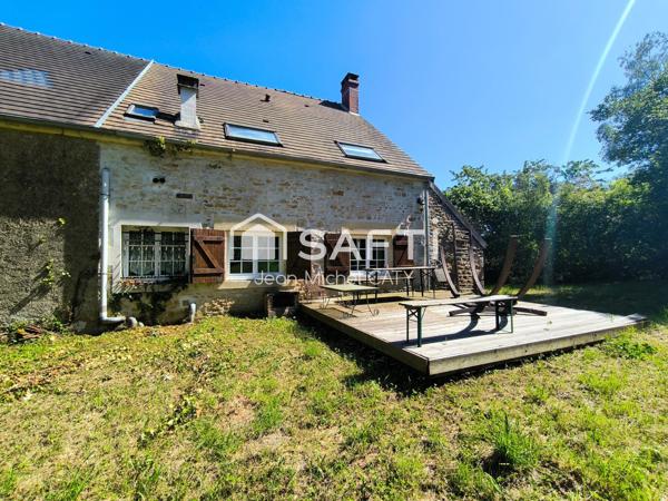Chateauneuf Val de Bargis, maison en pierre avec 3 chambres et un beau terrain.
