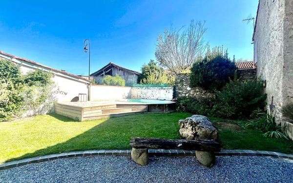 Maison à vendre    7 pièces •  Huos