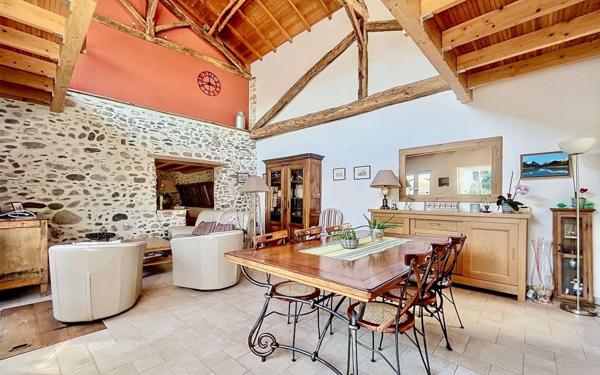 Maison à vendre    7 pièces •  Huos