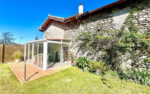 Maison à vendre    7 pièces •  Huos