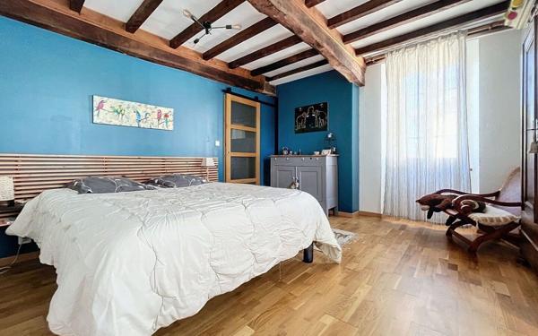 Maison à vendre    7 pièces •  Huos