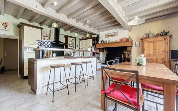 Maison à vendre    7 pièces •  Huos