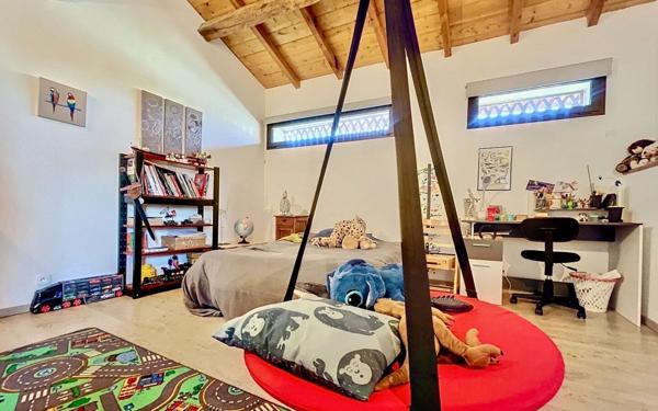 Maison à vendre    7 pièces •  Huos