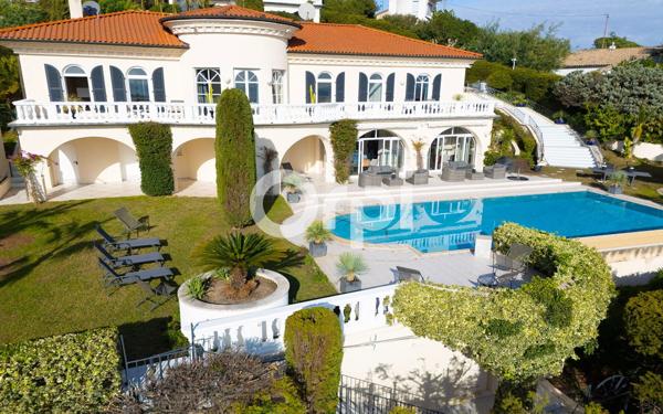 Maison à vendre    5 pièces • 299,37 m2 Mandelieu-la-Napoule