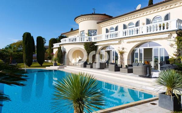 Maison à vendre    5 pièces • 299,37 m2 Mandelieu-la-Napoule