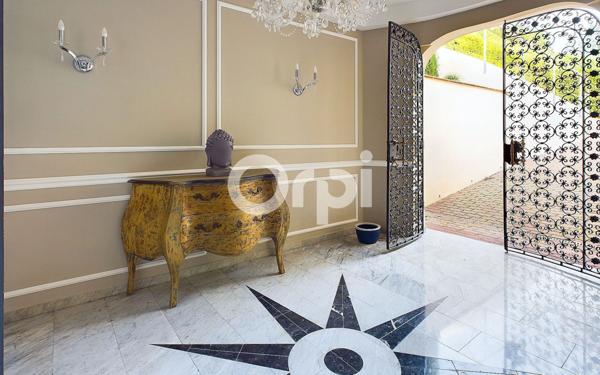 Maison à vendre    5 pièces • 299,37 m2 Mandelieu-la-Napoule