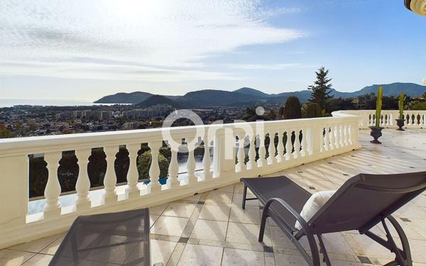 Maison à vendre    5 pièces • 299,37 m2 Mandelieu-la-Napoule