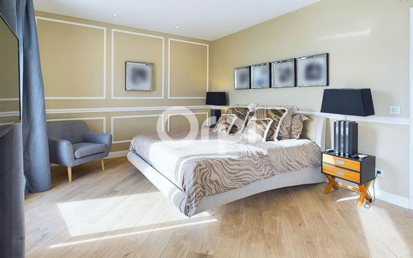 Maison à vendre    5 pièces • 299,37 m2 Mandelieu-la-Napoule