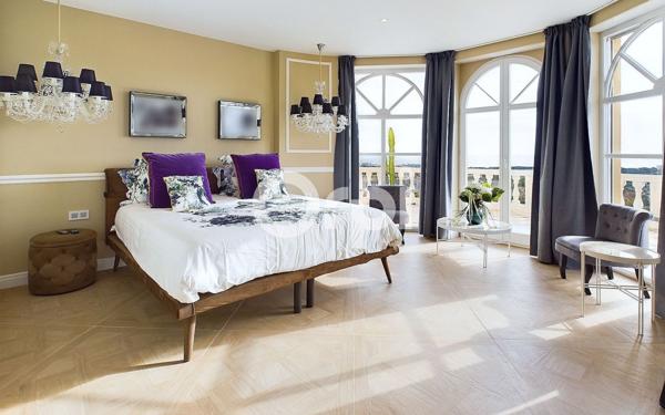 Maison à vendre    5 pièces • 299,37 m2 Mandelieu-la-Napoule