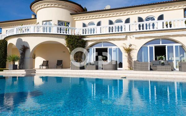 Maison à vendre    5 pièces • 299,37 m2 Mandelieu-la-Napoule