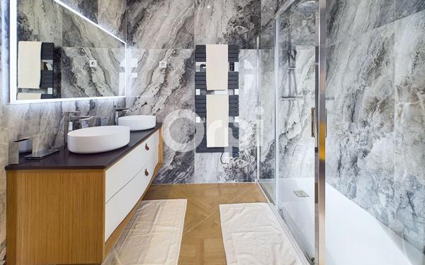 Maison à vendre    5 pièces • 299,37 m2 Mandelieu-la-Napoule