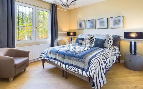 Maison à vendre    5 pièces • 299,37 m2 Mandelieu-la-Napoule