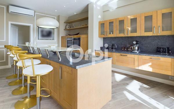 Maison à vendre    5 pièces • 299,37 m2 Mandelieu-la-Napoule