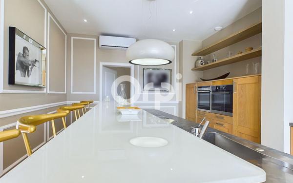 Maison à vendre    5 pièces • 299,37 m2 Mandelieu-la-Napoule