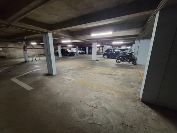 Place de parking - Idéale pour INVESTISSEMENT LOCATIF - 2 min du métro Colonel Fabien