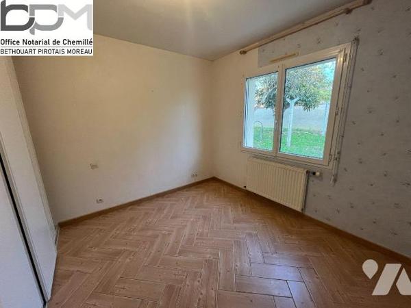 CHEMILLÉ RARE, PLAIN-PIED PROCHE CENTRE. Découvrez en exclusivité ce pavillon de plain-pied idé...