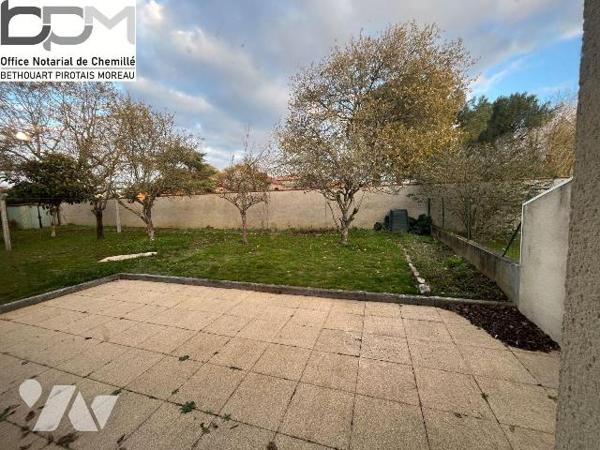 CHEMILLÉ RARE, PLAIN-PIED PROCHE CENTRE. Découvrez en exclusivité ce pavillon de plain-pied idé...