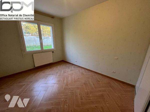 CHEMILLÉ RARE, PLAIN-PIED PROCHE CENTRE. Découvrez en exclusivité ce pavillon de plain-pied idé...