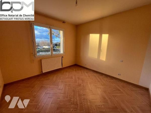 CHEMILLÉ RARE, PLAIN-PIED PROCHE CENTRE. Découvrez en exclusivité ce pavillon de plain-pied idé...