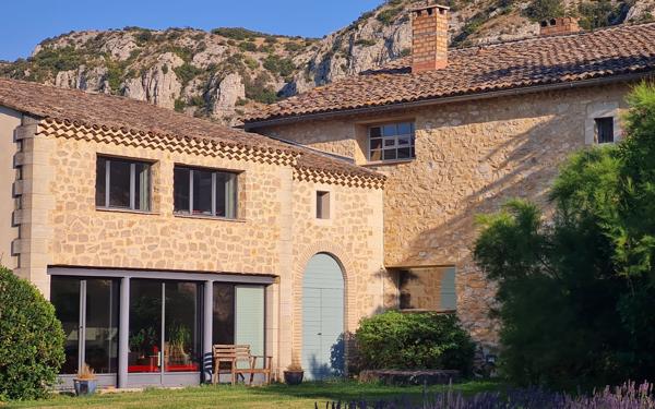 Maison à vendre    7 pièces • 310 m2 Pujaut