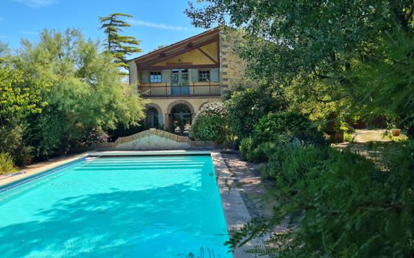 Maison à vendre    7 pièces • 310 m2 Pujaut