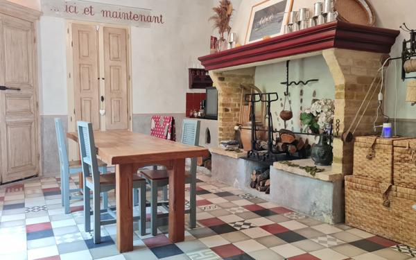 Maison à vendre    7 pièces • 310 m2 Pujaut