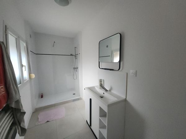 A LOUER  BELLE MAISON A SAINT QUENTIN 02100.