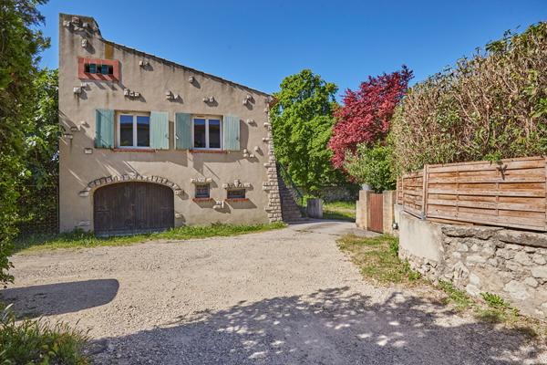SAINT-CANNAT ? CENTRE VILLAGE ? MAISON AVEC JARDIN, TERRASSE ET 90 M² DE SOUS-SOL