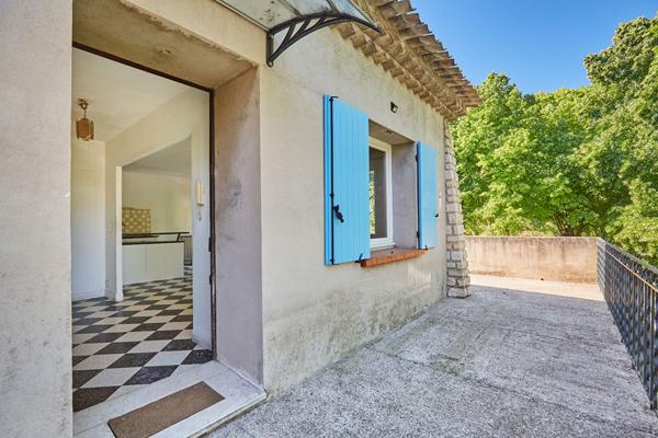SAINT-CANNAT ? CENTRE VILLAGE ? MAISON AVEC JARDIN, TERRASSE ET 90 M² DE SOUS-SOL