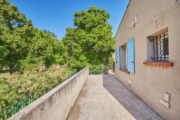 SAINT-CANNAT ? CENTRE VILLAGE ? MAISON AVEC JARDIN, TERRASSE ET 90 M² DE SOUS-SOL
