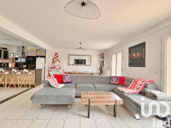 Maison traditionnelle 9 pièces de 164 m² à Savigny-sur-Orge (91600)