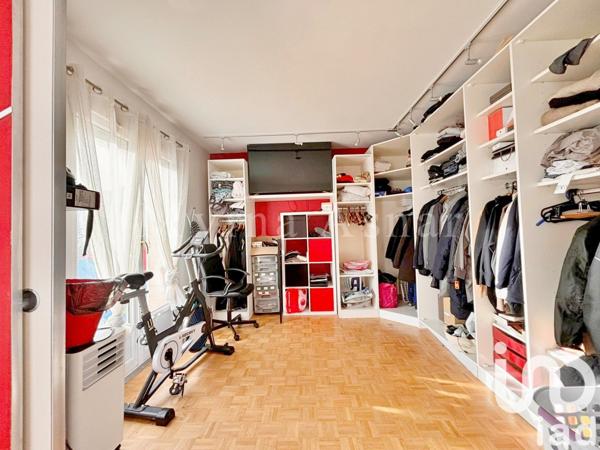 Maison traditionnelle 9 pièces de 164 m² à Savigny-sur-Orge (91600)