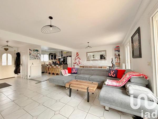 Maison traditionnelle 9 pièces de 164 m² à Savigny-sur-Orge (91600)