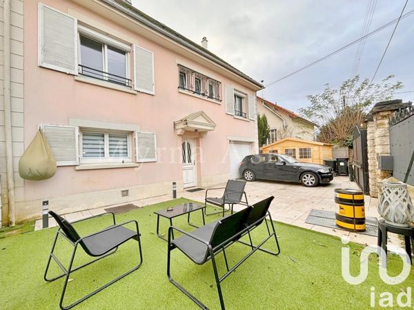 Maison traditionnelle 9 pièces de 164 m² à Savigny-sur-Orge (91600)