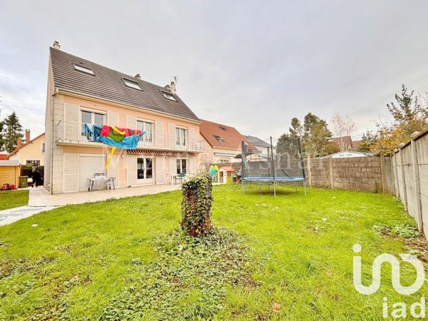 Maison traditionnelle 9 pièces de 164 m² à Savigny-sur-Orge (91600)