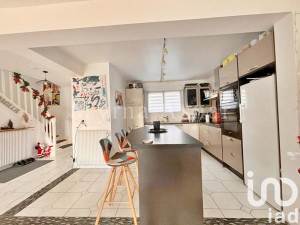 Maison traditionnelle 9 pièces de 164 m² à Savigny-sur-Orge (91600)