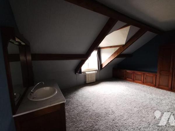 Maison rurale sur 151 m2 habitable + 45m² de potentiel 
au RDC :  salle à manger avec cheminée...