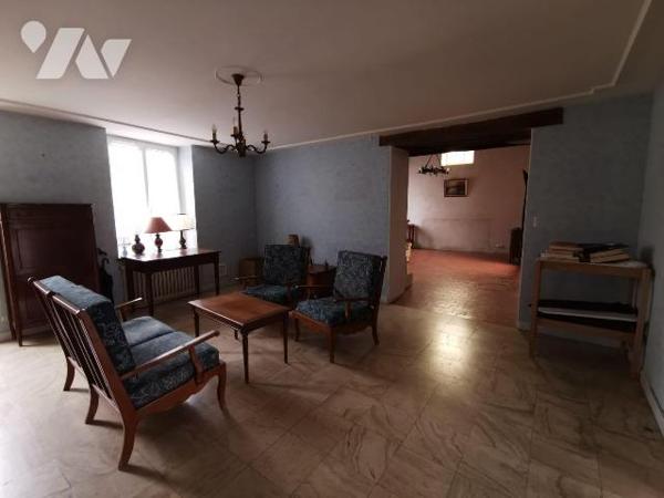 Maison rurale sur 151 m2 habitable + 45m² de potentiel 
au RDC :  salle à manger avec cheminée...