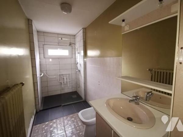 Maison rurale sur 151 m2 habitable + 45m² de potentiel 
au RDC :  salle à manger avec cheminée...