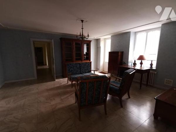 Maison rurale sur 151 m2 habitable + 45m² de potentiel 
au RDC :  salle à manger avec cheminée...