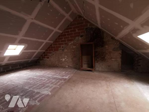 Maison rurale sur 151 m2 habitable + 45m² de potentiel 
au RDC :  salle à manger avec cheminée...