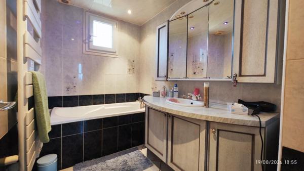 MAISON SUR SOUS-SOL 113 m² - 3 CHAMBRES - GARAGE ET JARDIN ET DEPENDANCES
