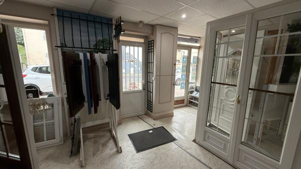 Vichy (03200) Vente à terme libre sur 8 ans - Immeuble avec local commercial, garage-atelier, bureaux et 4 appartements