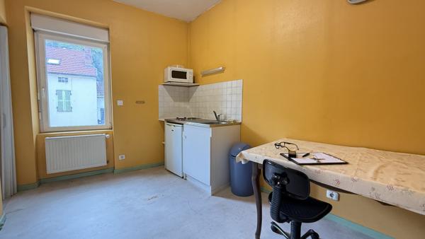 Vichy (03200) Vente à terme libre sur 8 ans - Immeuble avec local commercial, garage-atelier, bureaux et 4 appartements