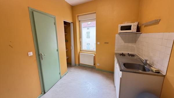 Vichy (03200) Vente à terme libre sur 8 ans - Immeuble avec local commercial, garage-atelier, bureaux et 4 appartements