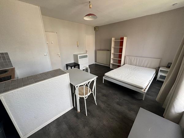 Appartement T1 meublé à louer à Reims, 2ème étage