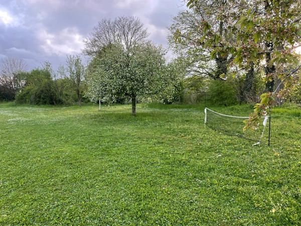 A VENDRE TERRAIN CONSTRUCTIBLE - 10 KM DE REIMS SECTEUR ISLES SUR SUIPPE