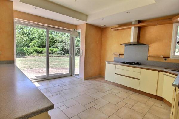 Maison d'architecte de 8 pièces 244 m2 avec piscine couverte