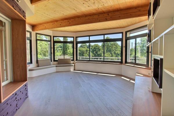 Maison d'architecte de 8 pièces 244 m2 avec piscine couverte