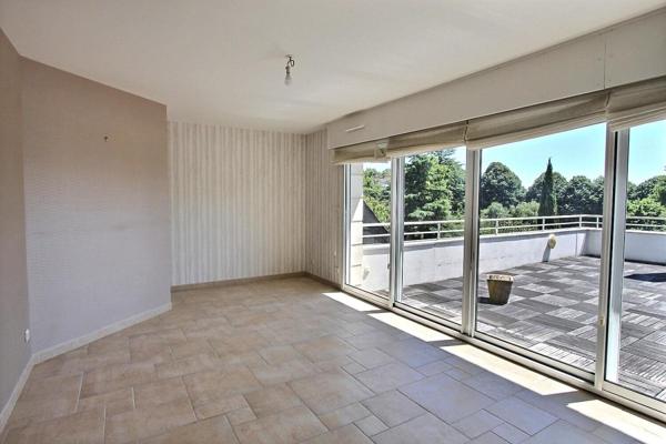 Maison d'architecte de 8 pièces 244 m2 avec piscine couverte